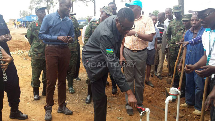 Gen James Kabarebe mu gikorwa cya Army week mu karere ka Nyagatare