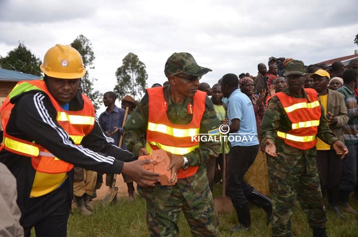 Gen Maj Nziza Jacques mu gikorwa cya Army week mu Karere ka Nyamasheke