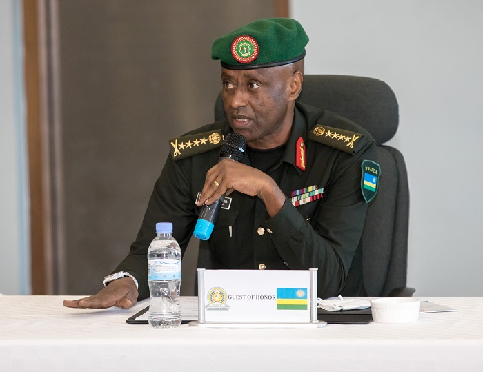 Gen Kazura avuga ko ibihugu bya EAC bikwiye kubana mu mahoro n'ubwumvikane
