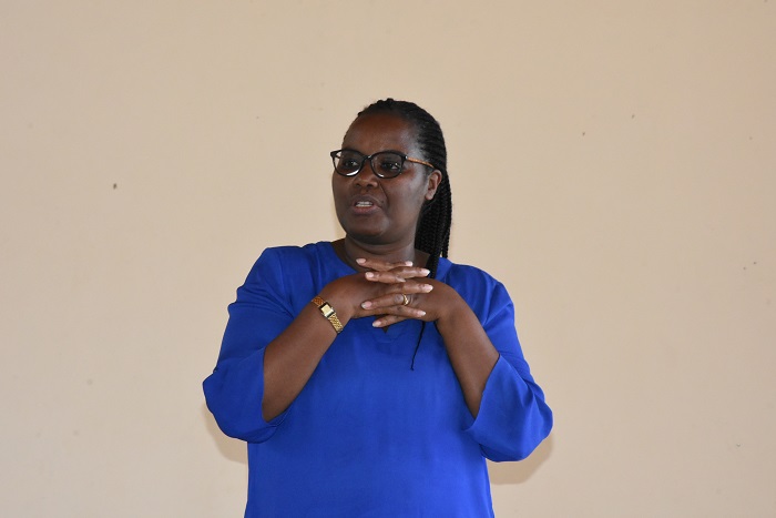 Geraldine Mukeshimana avuga ko umushingai ugamije kurandura amapfa no kugishisha inka igihe cy'izuba