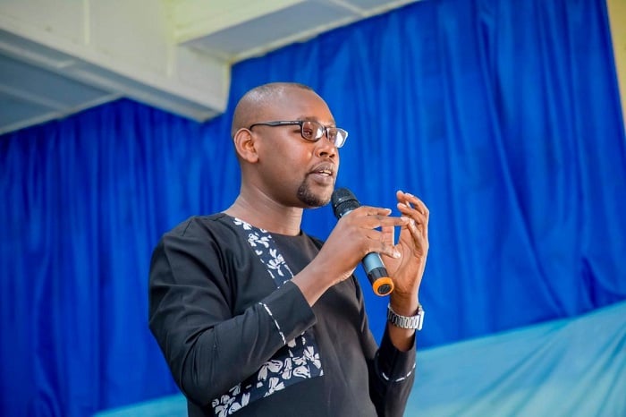 Gerard Murasira, Umukozi wa REB, ushinzwe agashami k'amahugurwa y'abarimu, yabakanguriye, guha agaciro ibyiza by'iri koranabuhanga