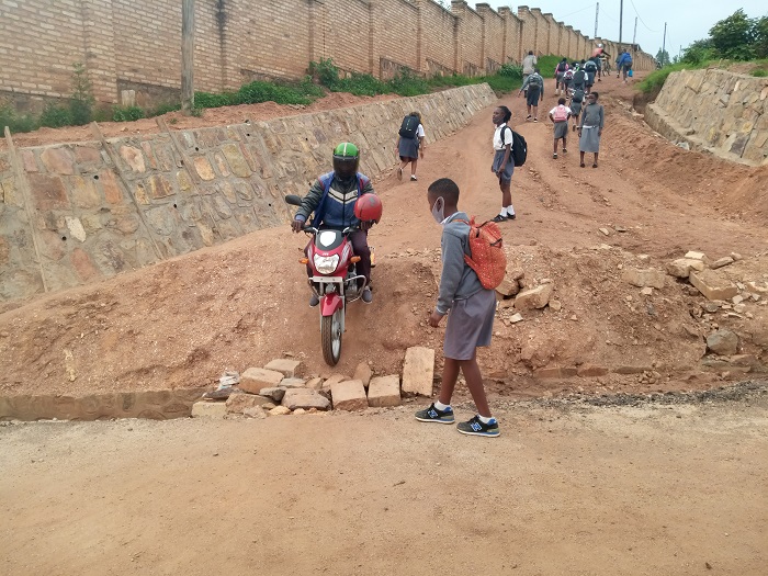 Bifuza ko imiferege aho imihanda ihurira yatwikirwa hirindwa impanuka