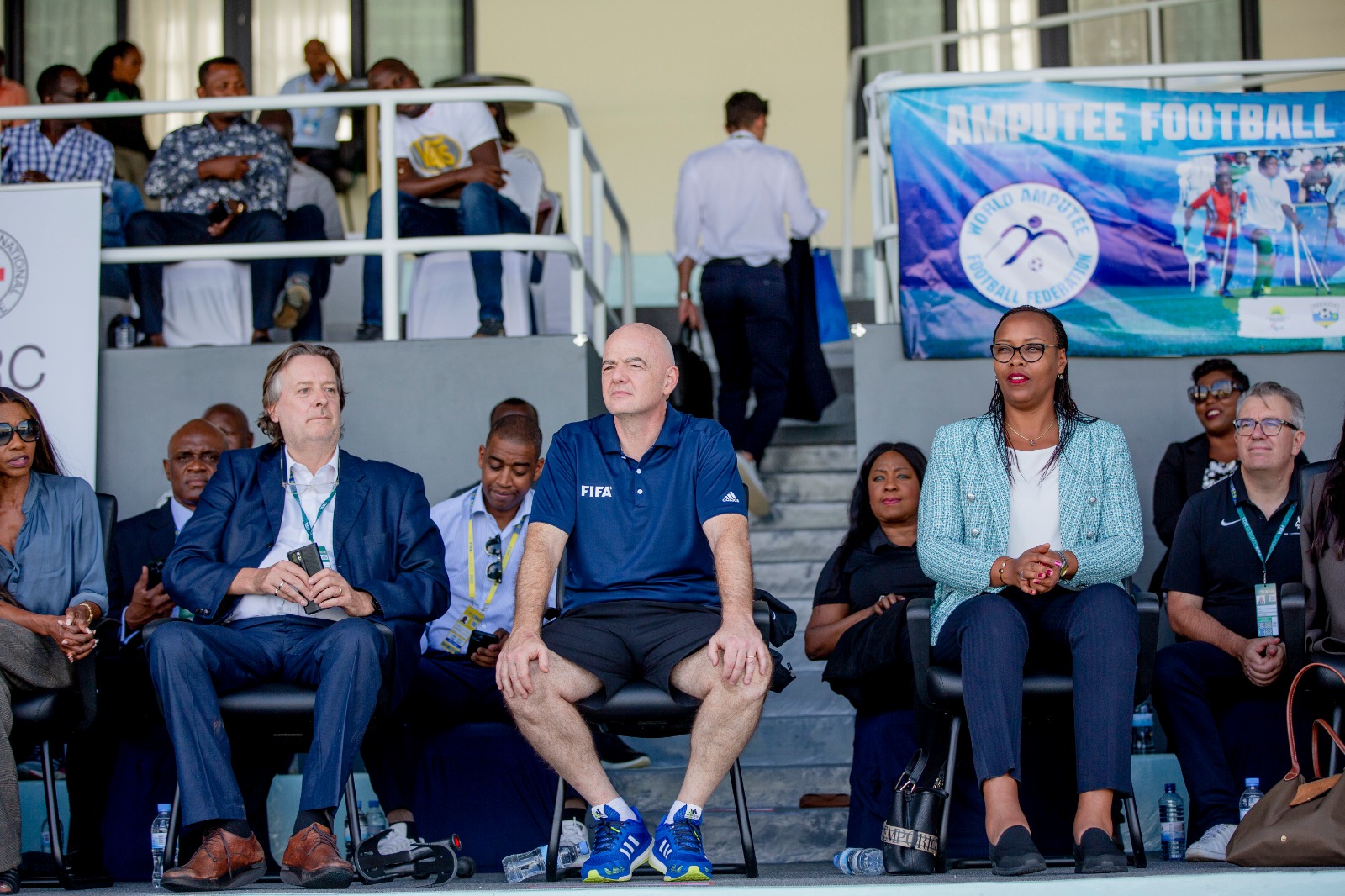Gianni Infantino ari kumwe na Minisitiri wa Siporo mu Rwanda, Madamu Munyangaju Aurore Mimosa, n