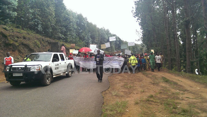 Gicumbi ho abigaragambyaga basabaga ko niba Lt Gen Karake atarekuwe u Rwanda na rwo rugira icyo rukora rukereka Ubwongereza ko ari igihugu badakwiye gusuzugura uko biboneye.