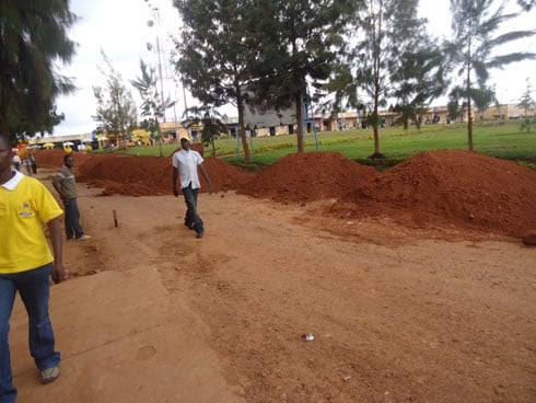 Umuhanda uba nyabagendwa igihe nta mashini zirimo kuwukora. Foto/ E.Musanabera.