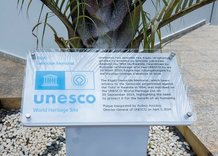 Ikimenyetso cy'uko Urwibutso rwa Gisozi ruri mu Murage w'Isi wa UNESCO