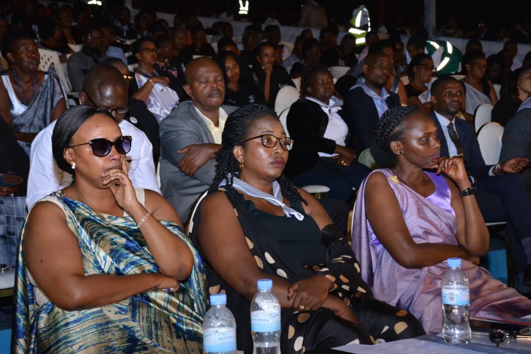 Hon. Depite Rutayisire Georgette (ubanza ibumoso) n'Umuyobozi Nshingwabikorwa w'Akarere ka Gasabo, Umwali Pauline (hagati), bitabiriye iki gikorwa