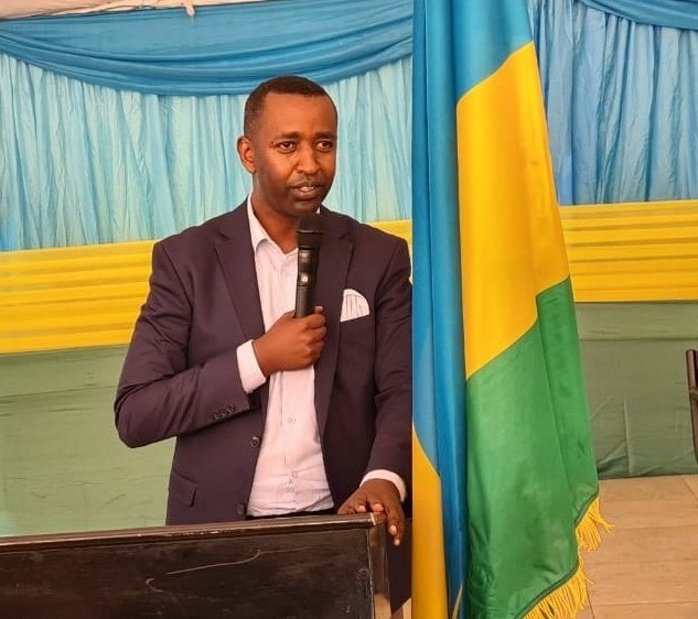 Gitifu Alfred Nduwayezu avuga ko abaturage bishatsemo ubushobozi bwo kwizanira amatara