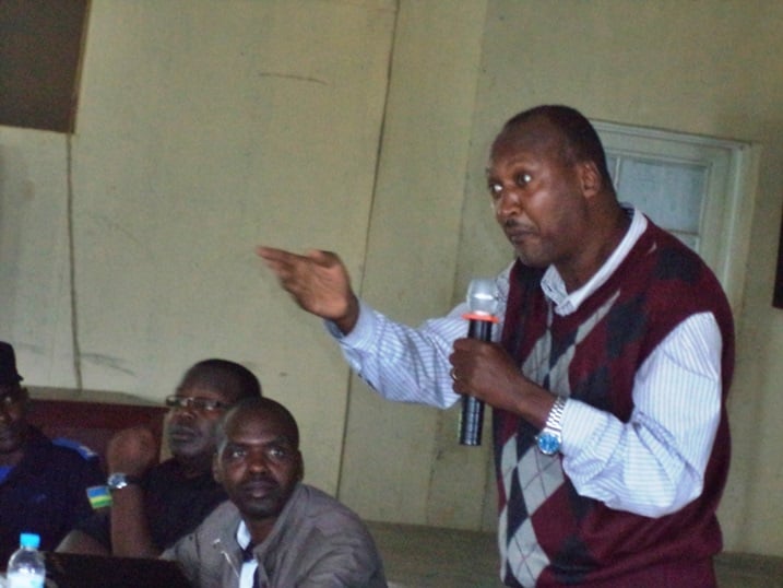 Umunyamabanga nshingwabikorwa w'intara y'iburengerazuba mu nama iheruka yo kwisuzuma muri Mitiweli yabwiye abakira imisanzu ko abayikoresha mu nyungu zabo bwite batazihanganirwa..