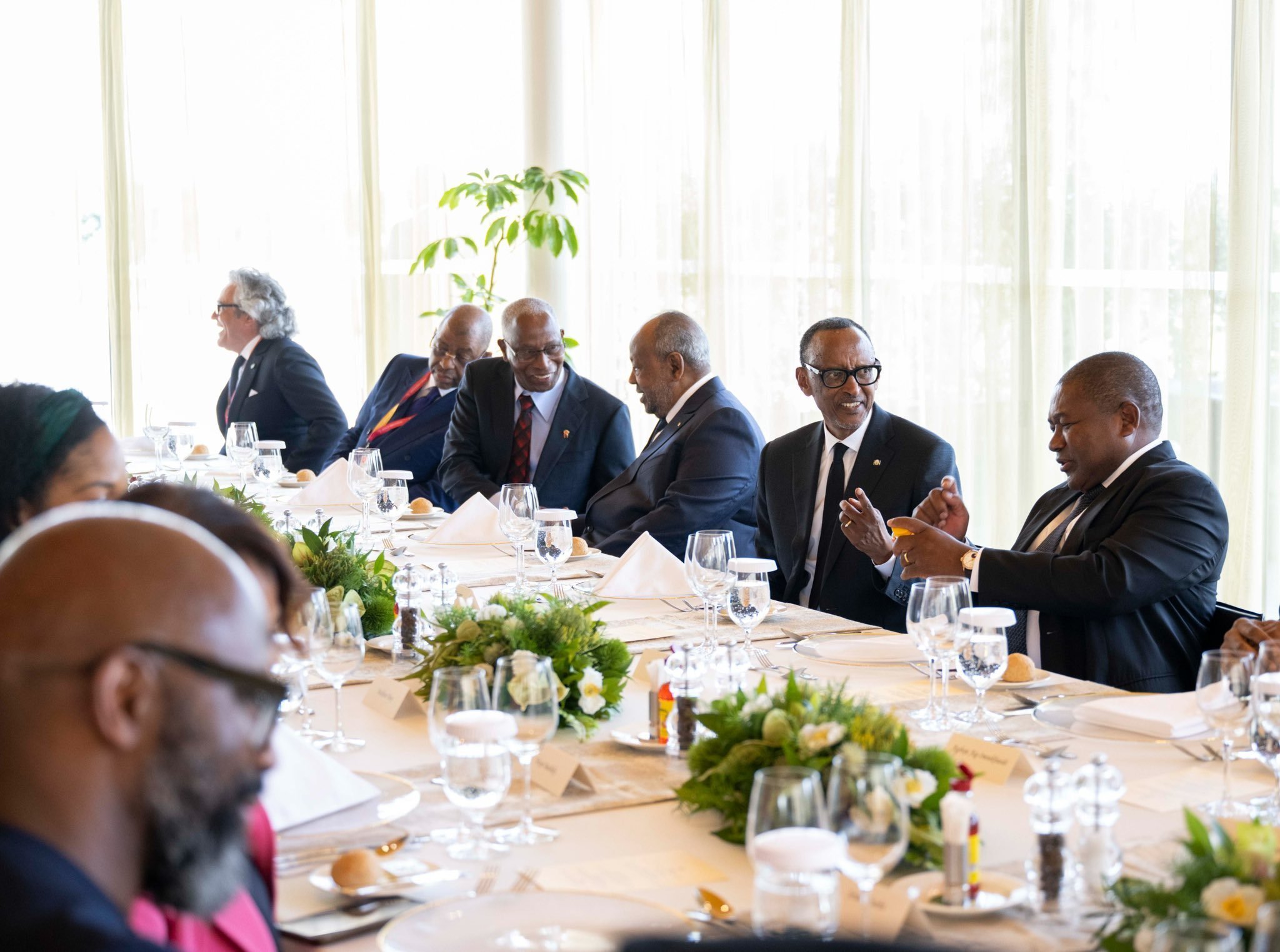 Perezida Kagame yakiriye ku meza abakuru b'Ibihugu n'abayobozi bitabiriye inama ya Africa CEO Forum