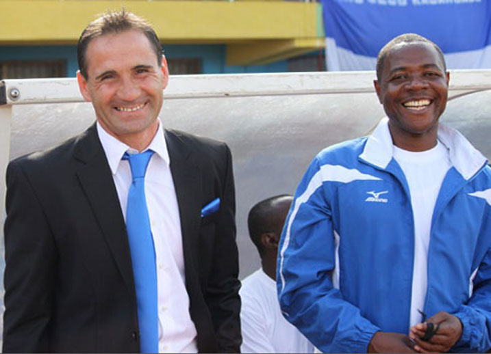Mbussa Kombi Billy wahoze atoza Rayon Sports (wambaye ikoti ry'ubururu), ubu ni we mutoza w'iyi kipe nshya y'i Rubavu 