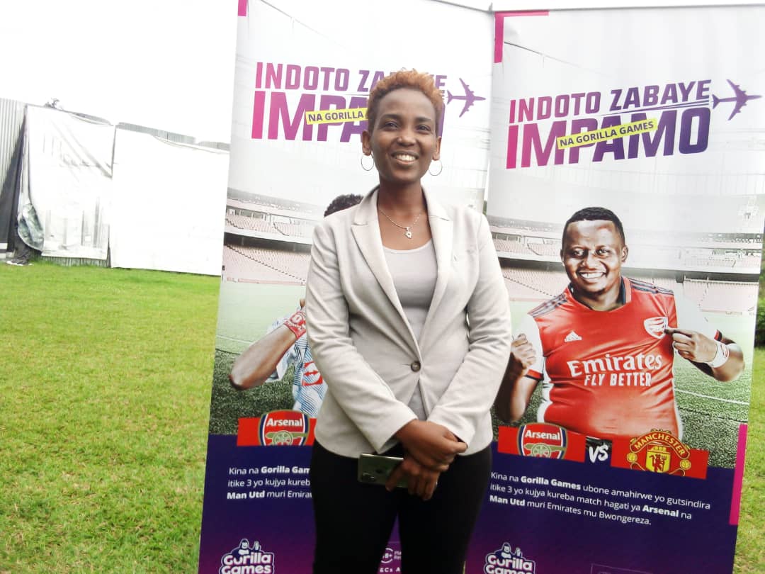 Mukundente Fiona yishimiye itike yatsindiye yo kujya i London mu Bwongereza