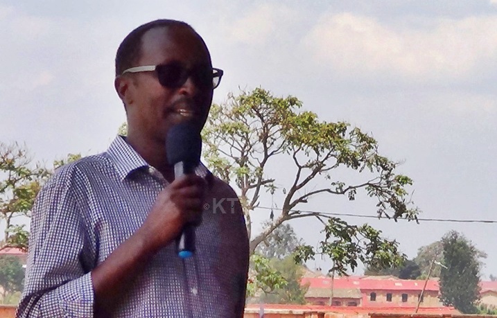 Guverineri Munyantwali asanga abagabo bakubita abagore bakabaryama iruhande ari injiji zitazi kwicungira umutekano.