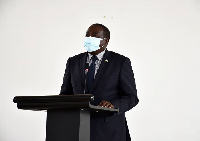 Guverineri Gatabazi yasabye abayobozi kwirinda kwirara bagaharanira gufasha abaturage