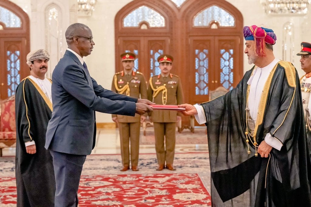 Amb Dan Munyuza yashyikirije Umwami wa Oman inyandiko zimwererera guhagararira u Rwanda