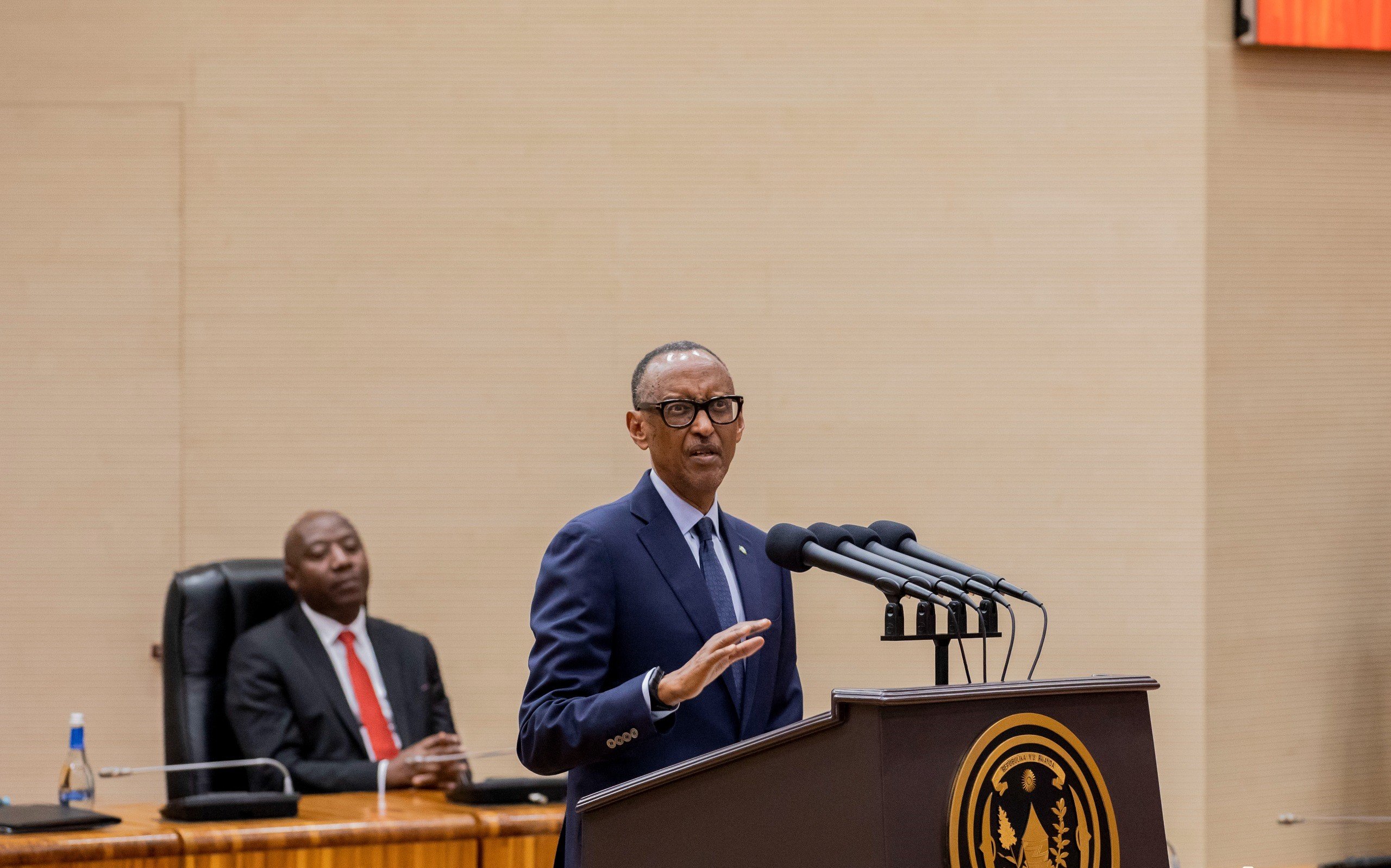 Perezida yabasabye kurengera inyungu z'abanyarwanda bose nta kurobanura