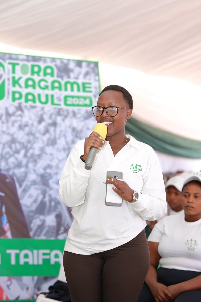 Grace Ishimwe uhagarariye urubyiruko mu Ntara y'Iburasirazuba avuga ko urubyiruko rwose ahagarariye rwiteguye gutora Kagame Paul ku mwanya w'Umukuru w'Igihugu bakazanashyigikira PDI mu matora y'abadepite