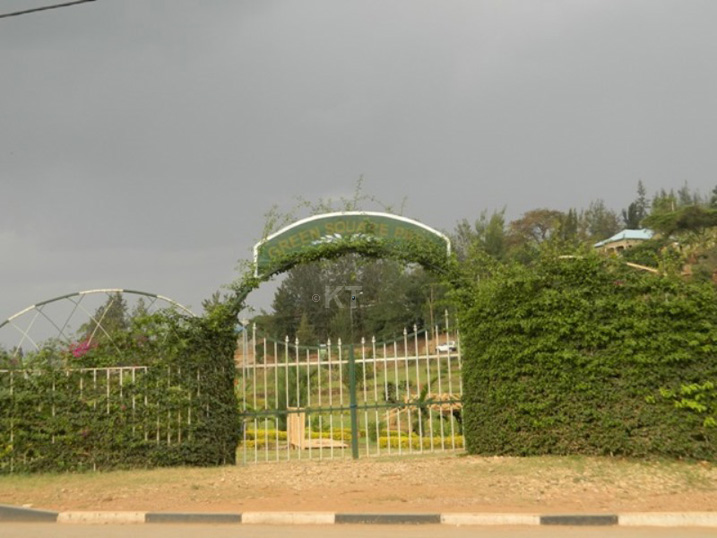 Green Square ubusitani buherereye ku muhana uganda ku Rwibutso rwa Jenoside rwa Gisozi ubona bwizihiye ijisho.