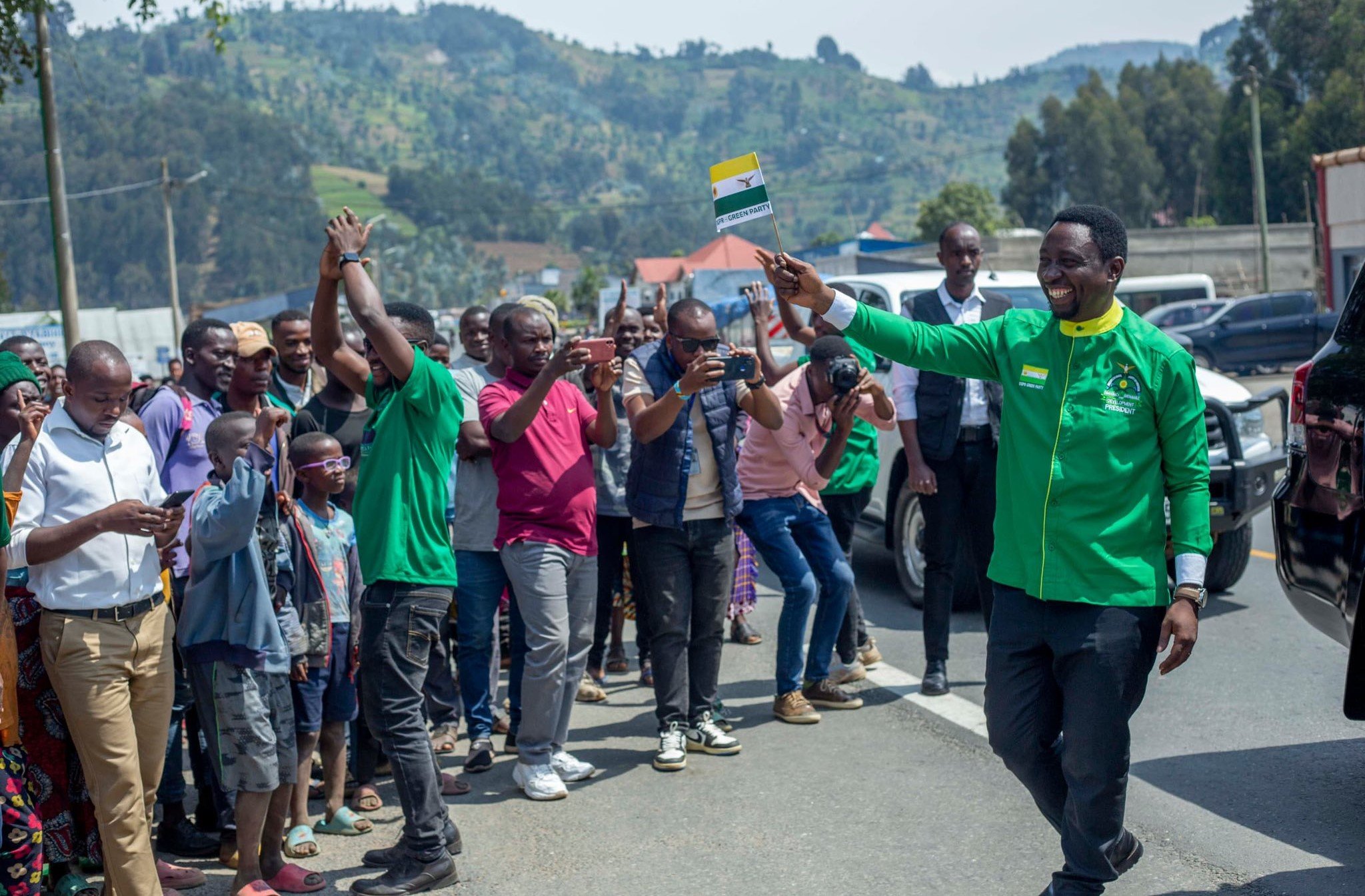 Dr. Habineza amaze kuzenguruka uturere 15