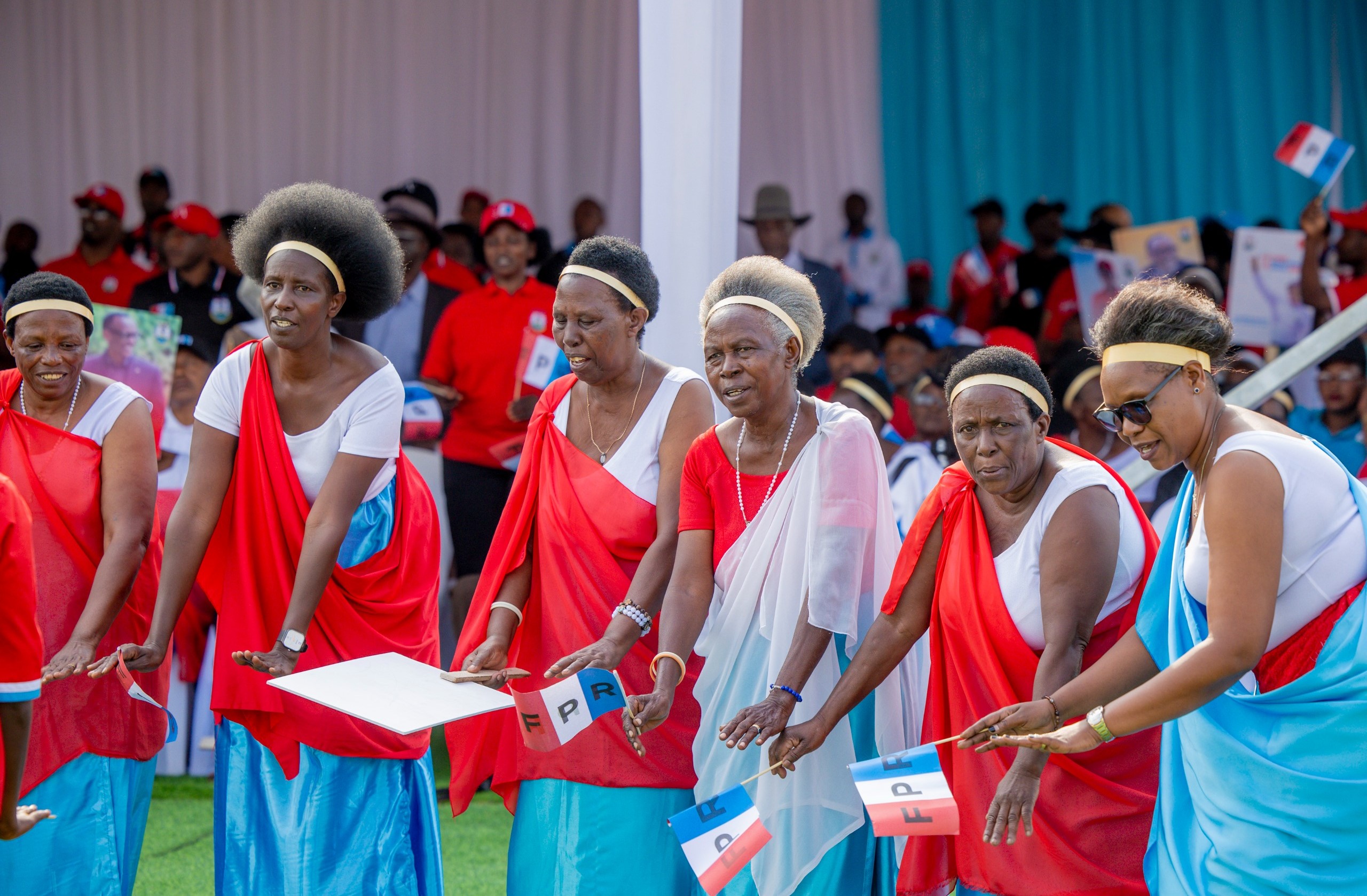 Ababyeyi bo mu Bugesera bari baje gushyigikira umukandida wa FPR-Inkotanyi