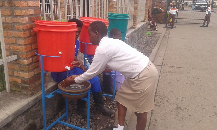 Gahunda yo gukaraba intoki yatangijwe mu bitaro bya Ruhengeri mu mwaka wa 2019 mu gihe Ebola yari yugarije bimwe mu bihugu bikikije u Rwanda