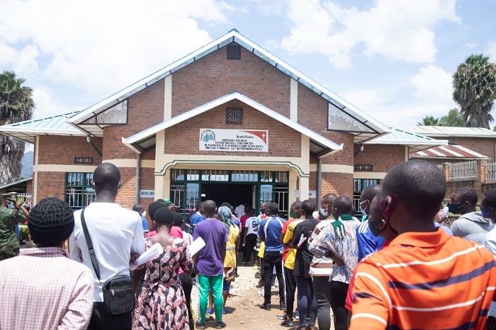 Abaturage barasabwa kwima amatwi abababwira ko inkingo zabagiraho ingaruka mbi