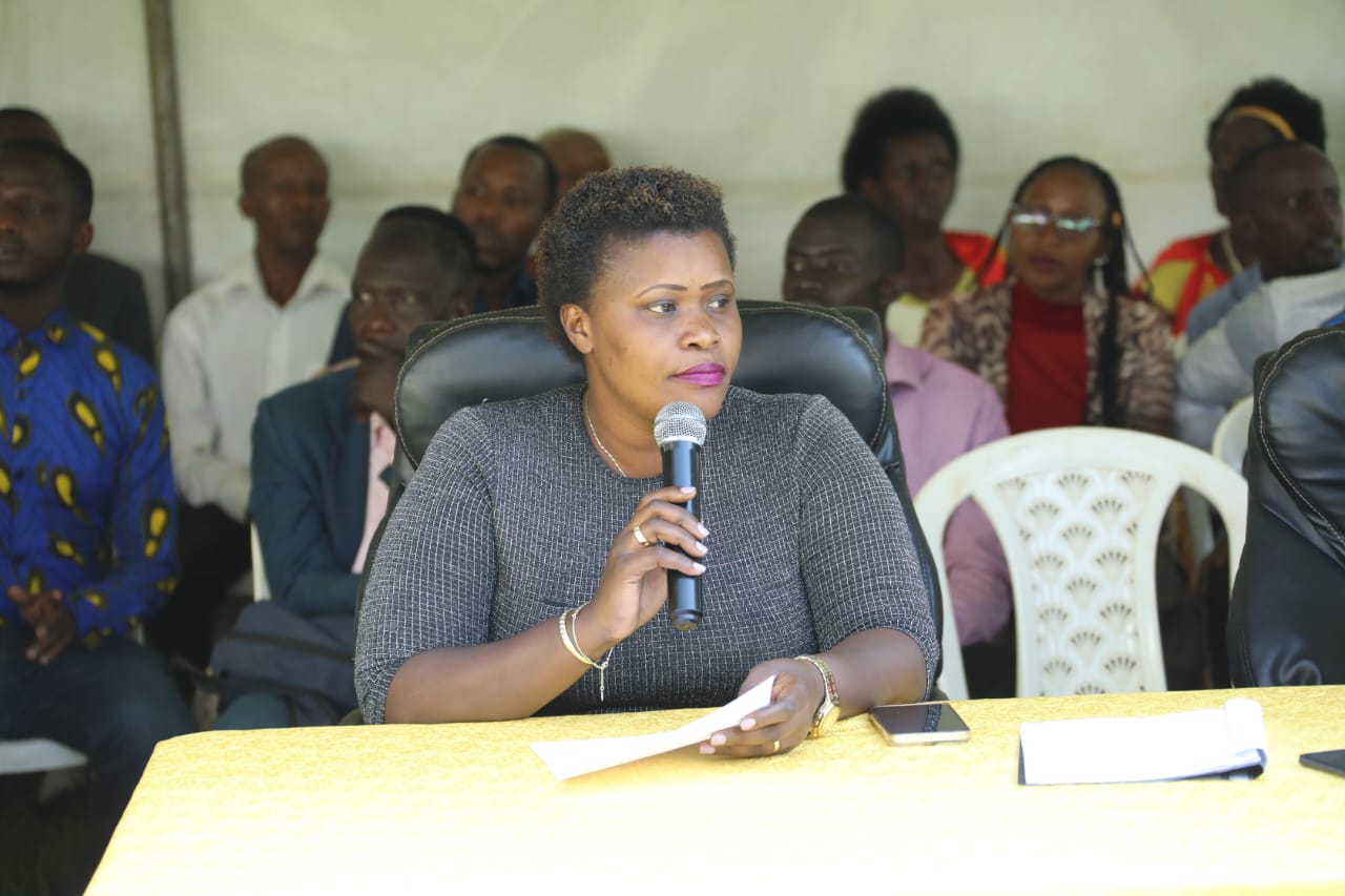 Umuyobozi Nshingwabikorwa w'Akarere ka Kicukiro, Umutesi Solange, yabanje guha inyigisho abasezeranye kubana akaramata