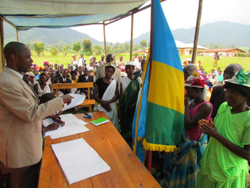 Hasezeranye imiryango 200 yabagana bitemewe n