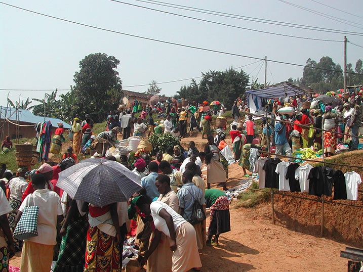 Abasore ntiboroherwa no gushaka amafaranga yabasha kubaka inzu no kugura indi mitungo ngo babone gushinga ingo.