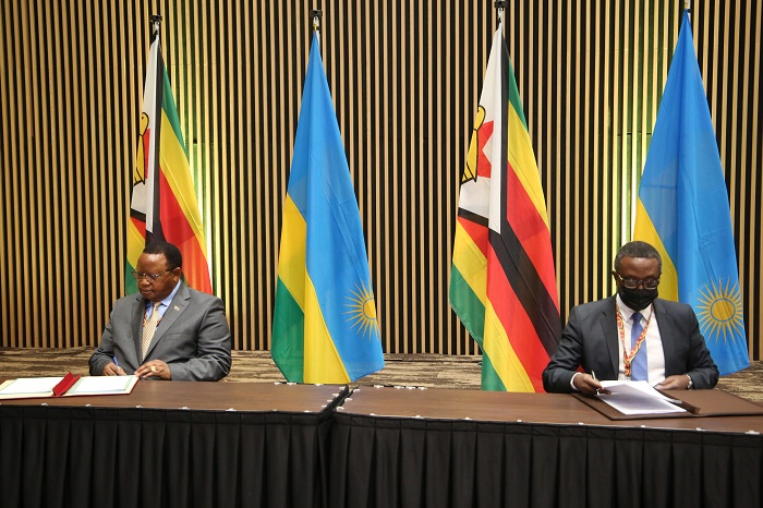 Ba Mininisitiri b'Ububanyi n'amahanga basinya ayo masezerano ku mpande zombi