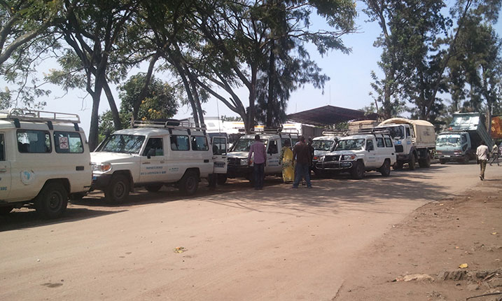 Imodoka za UNHCR zabagejeje mu Rwanda nyuma y'uko bamaze icyumweru i Goma barabuze uko batambuka kubera imyigaragambyo.