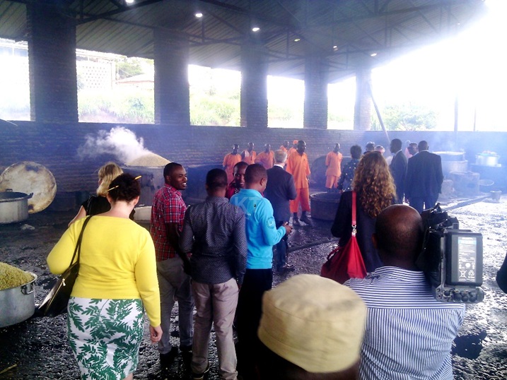 Gutekesha Biogaz ni bumwe mu buryo Gereza ya Muhanga yifashisha mu kugira isuku no kurondereza ibicanwa.