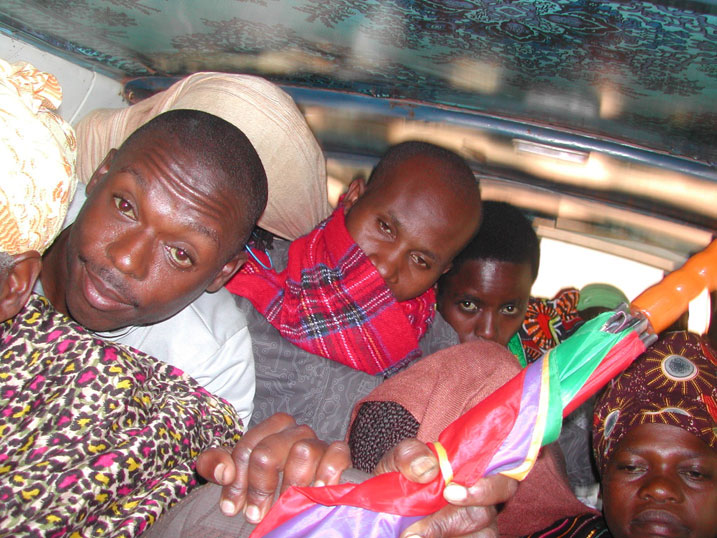 Tagisi yemerewe gutwara abagenzi 18 ngo rimwe itwara abantu 30.