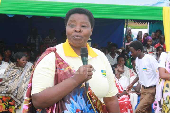 Guverineri Mukandasira asaba abaturage ko ingengabitekerezo yacika burundu.