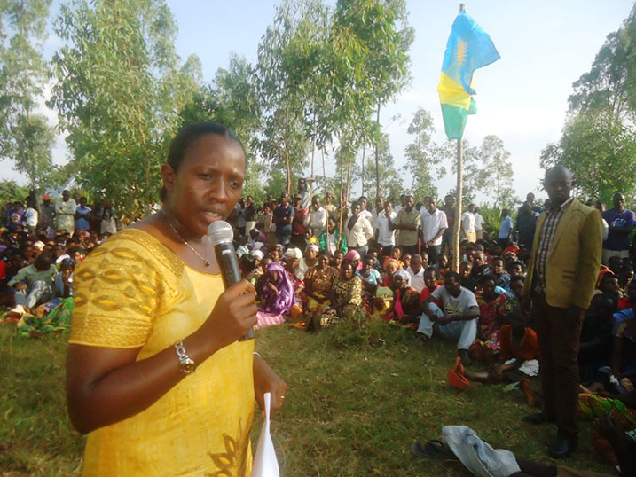 Guverineri Uwamariya yasabye abayobozi guharanira imiyoborere myiza bimakaza serivise zinoze.