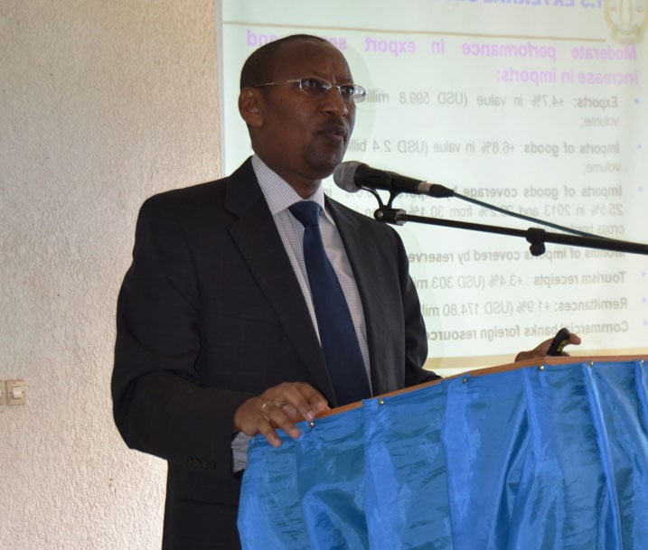 Guverineri wa BNR aremeza ko ubukungu buzazamuka ku kigero kirenze 6% muri 2014-2015.