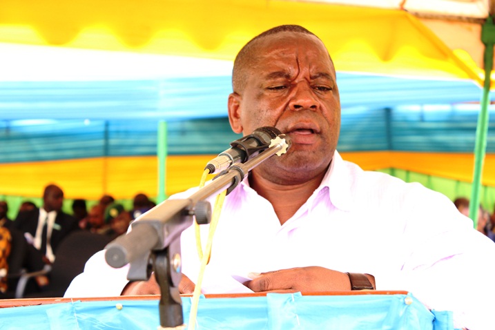 Guverineri Bosenibamwe avuga ko abayobozi bagomba kwegera abaturage aho gusiragira.