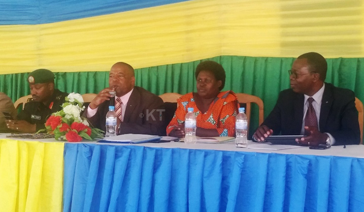 Guverineri Bosenibamwe yasabye abanyamusanze kurwanya umwanda aho uva ukagera