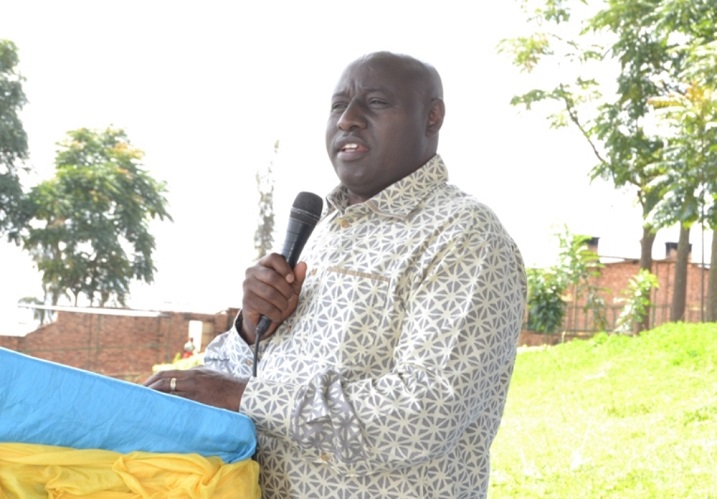 Guverineri Gasana yabwiye urubyiruko rwitegura kujya ku rugerero ko imihigo atari ugukina, atari no kujya kubyina