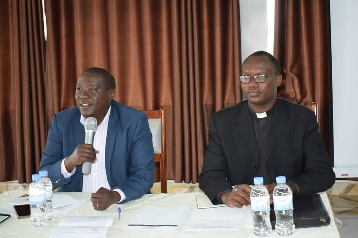 Guverineri Gatabazi yasabye abanyamadini n'amatorero gukemura ikibazo cyumwanda uvugwa mu Majyaruguru