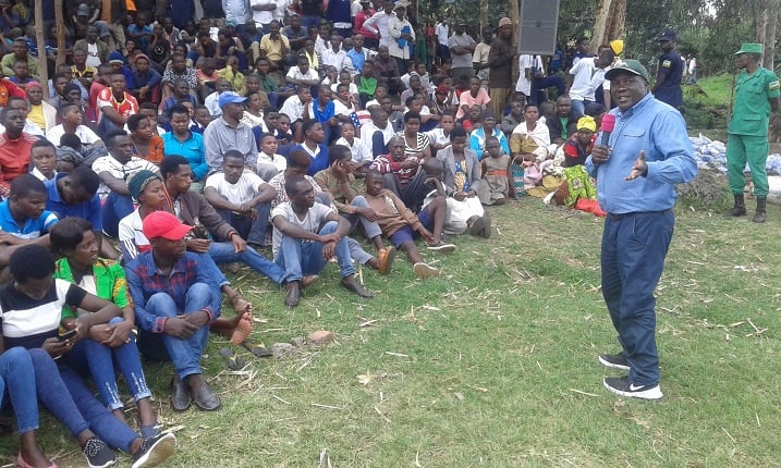 Guverineri Gatabazi yasabye abaturage kwirinda kujya muri Uganda