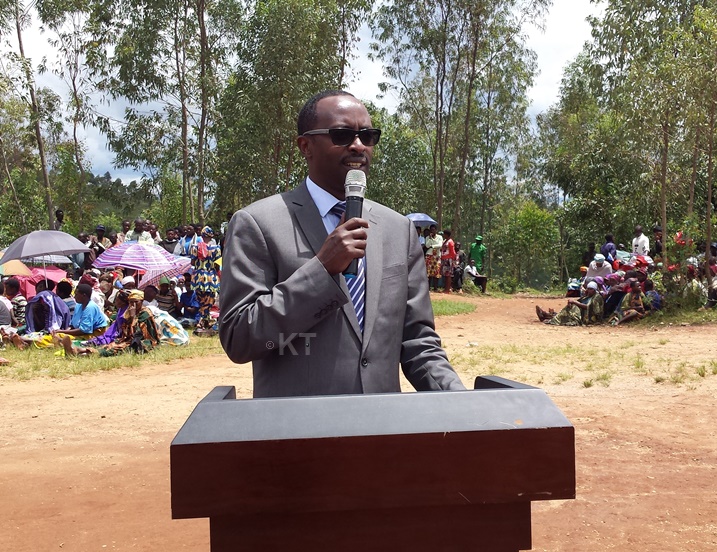 Guverineri Munyantwari Alphonse ubwo yari i Nyaruguru mu muhango wo gusoza icyunamo kuri uyu wa Gatatu, tariki 13 Mata 2016.