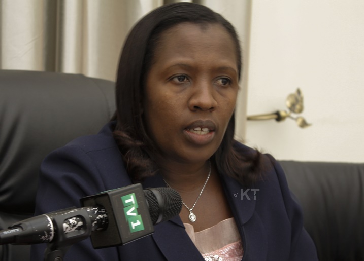Guverineri Uwamariya yasabye abayobozi bimana amakuru kwisubiraho.