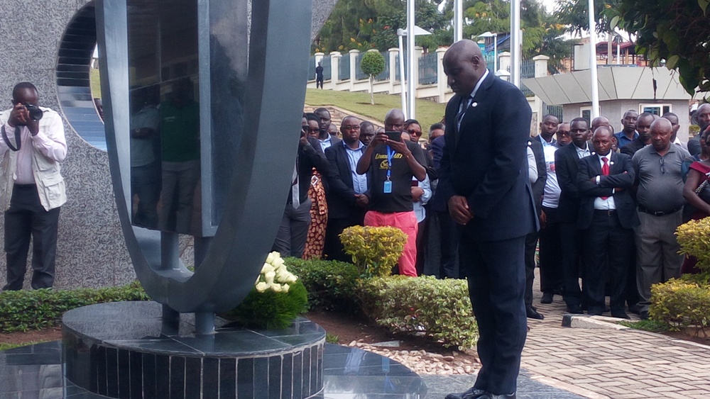 Guverineri w'Intara y'Amajyepfo, Emmanuel Gasana, yunamiye abari abakozi ba Perefegitura ya Gikongoro, Butare na Gitarama