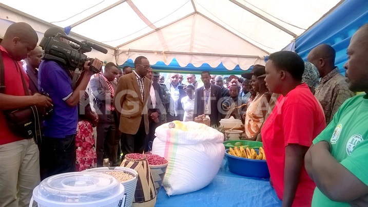 Guverineri w'intara y'amajyepfo yahsimye abaturage ibyo bagezeho abasaba kubibungabunga no gukomeza kubibyaza umusaruro.