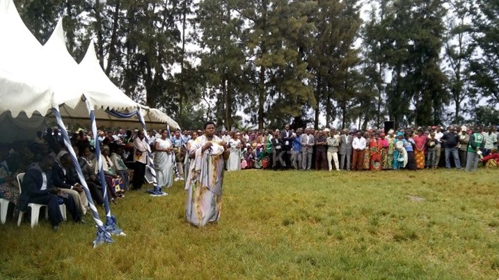 Guverineri w'Intara y'Iburengerazuba Mukandasira Caritas yasabye abatarishyura ibyo bangije cyangwa basahuye muri jenoside kwishyira mu kigwi cya ba nyira byo.