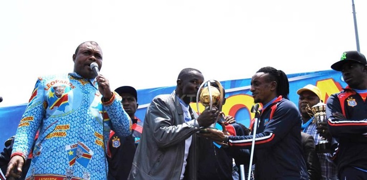 Guverineri wa Kivu y'Amajyaruguru ubwo yakiraga abakinnyi ba Leopards begukanye igikombe cya CHAN.