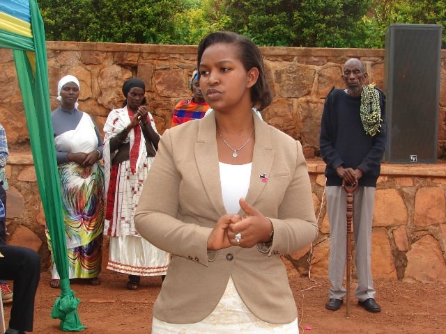 Guverineri w" Intara y' Iburasirazuba Judith Kazayire yasabye aborojwe kuzitaho kuko kuko kugabirwa inka cyera byasabaga kubihakirwa
