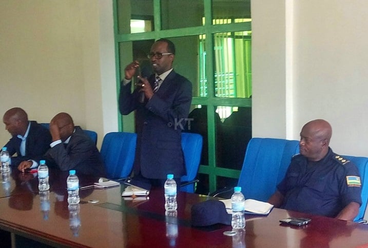 Guverineri Munyantwali yasabye abayobozi kwigisha abaturage.