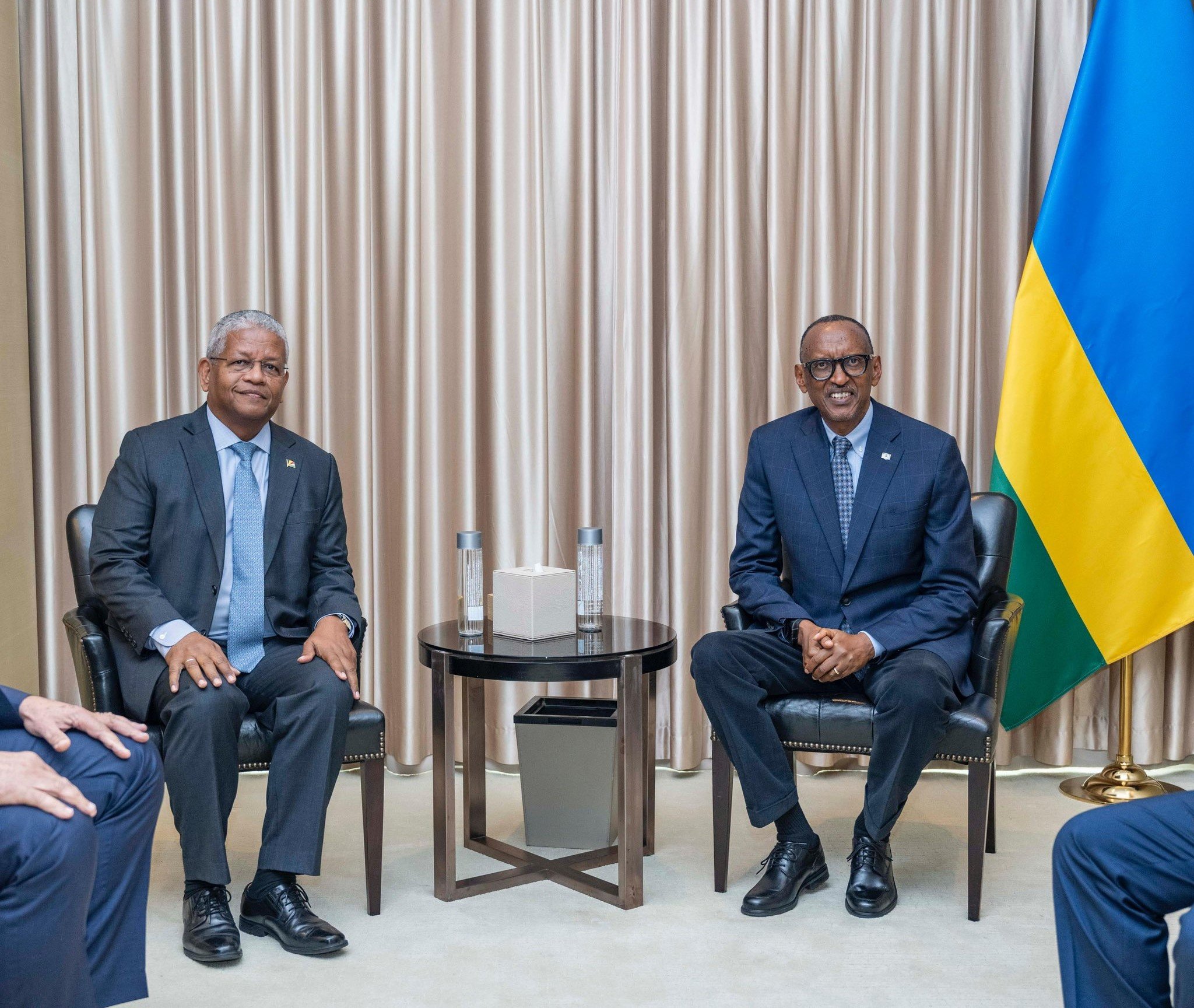 Perezida Kagame yagiranye ibiganiro na mugenzi we Wavel Ramkalawan wa Seychelles Perezida Kagame yagiranye ibiganiro na mugenzi we Wavel Ramkalawan wa Seychelles